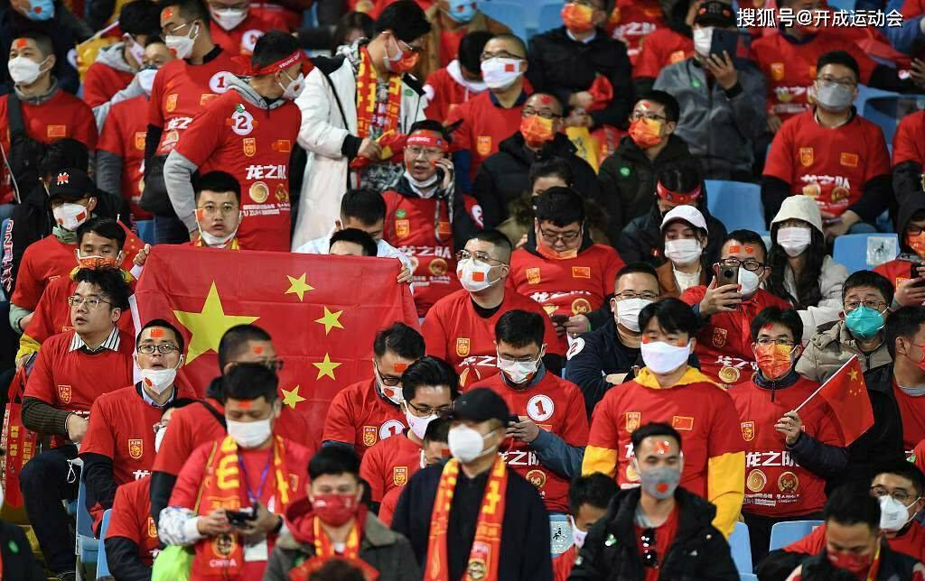 日本足球vs中国直播视频，别光看热闹，你得知道门道在哪