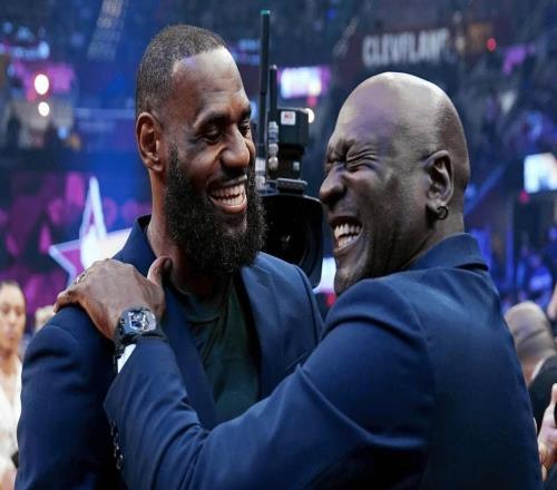 锡安vs詹姆斯直播视频，当怪兽遇见GOAT，这不止是一场普通的对位